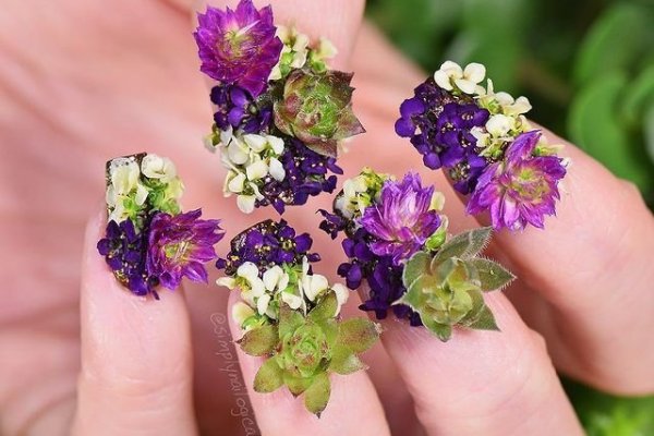 flowers and little leaves on your nails