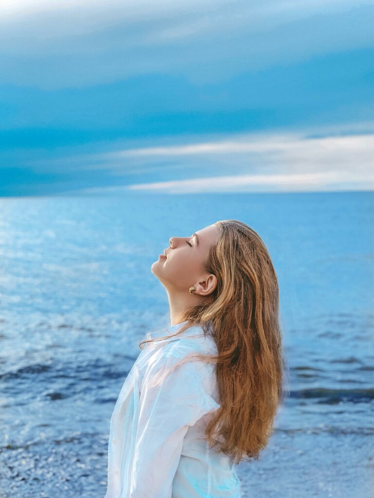 Lady with long hair in the ocean
